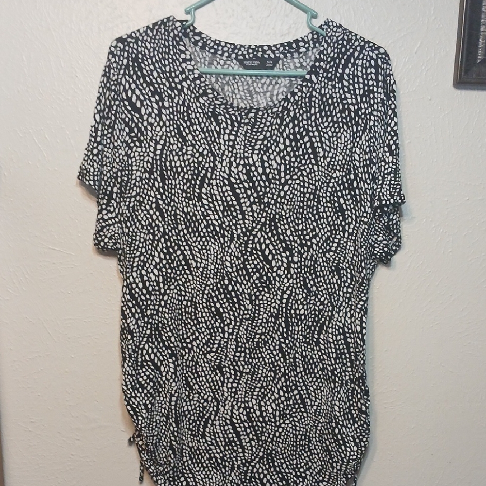 🧡NWOT Simply Vera Vera Wang Black and White Ruched Short Sleeve Blouse